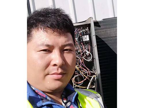 博士汽車配件空調維修中